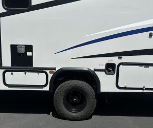 Ford Econline Van E-450 E-350 Leveling kit side view of the quad pump kit